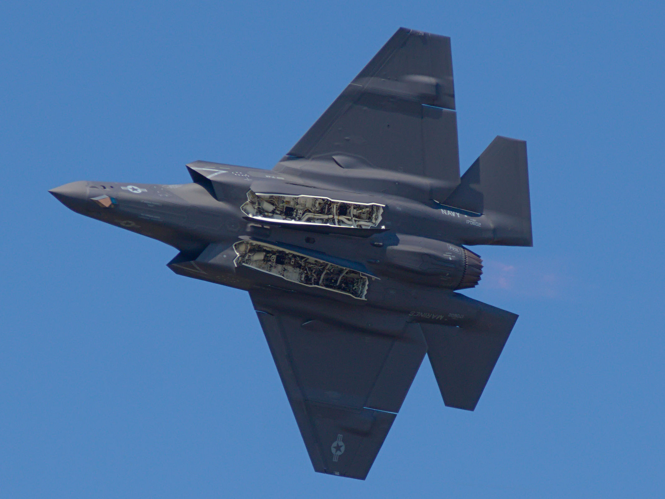 F35C Weapons Bay Pass