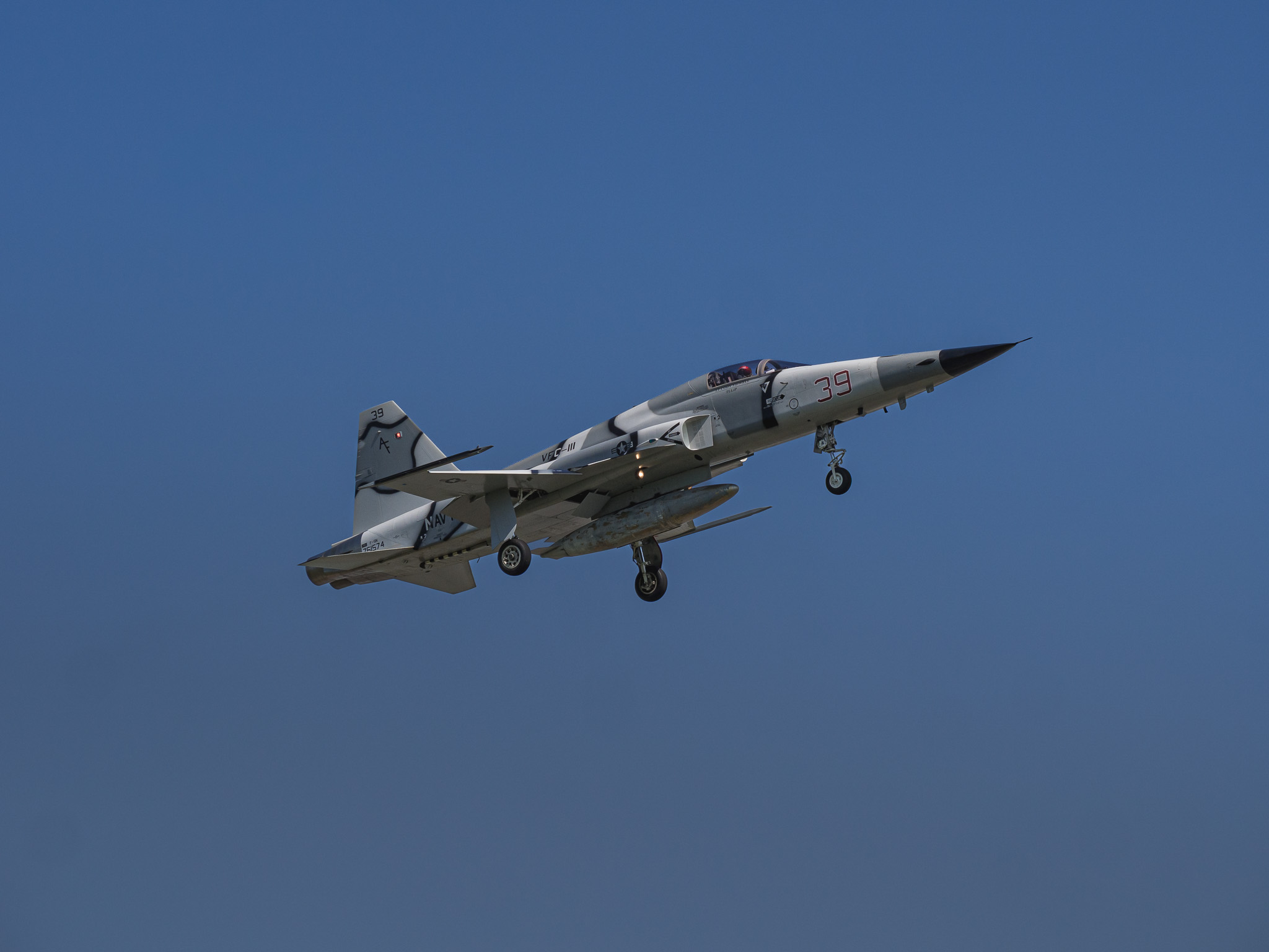 F-5 Tiger II Pass